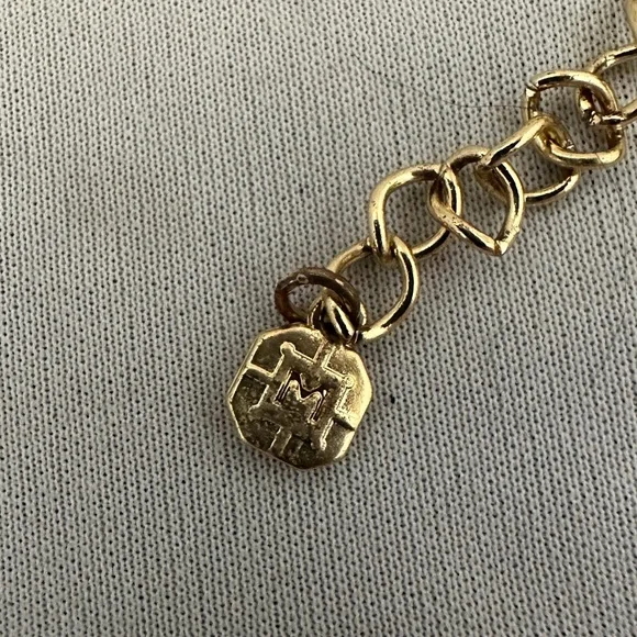 Monet gold tone wide omega chain necklace with faceted black acrylic stone - Picture 3 of 3